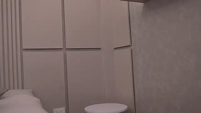 Ariaa Isabell online show from November 2025 06:29:01 PM