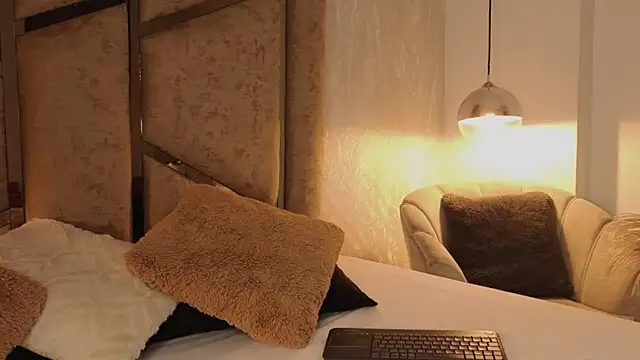 scarlethlux online show from July 2026 06:18:01 AM