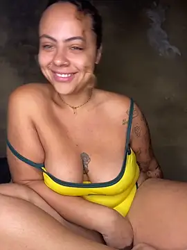 Chloe Leaozinho online show from May 2026 11:05:02 AM