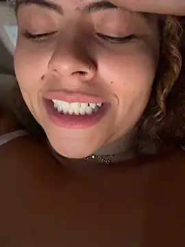 Chloe Leaozinho online show from May 2026 12:29:02 AM