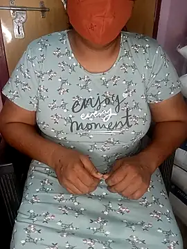 Snapshot of Jessi_25 chatting on October 2025 07:37:01 PM Jessi 25 online show from October 2025 07:37:01 PM