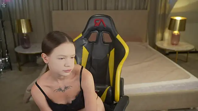 Snapshot of Claire_Dreams chatting on October 2025 06:44:01 AM Claire Dreams online show from October 2025 06:44:01 AM