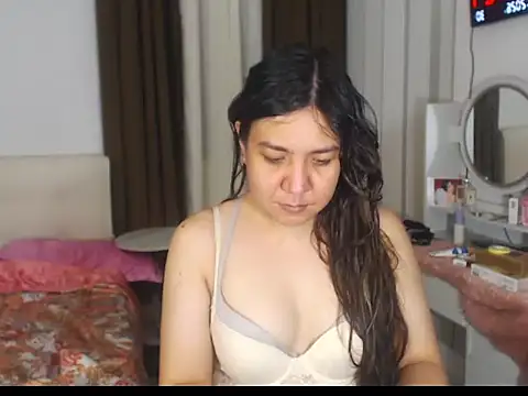 stellahugeX online show from May 2026 04:23:01 PM