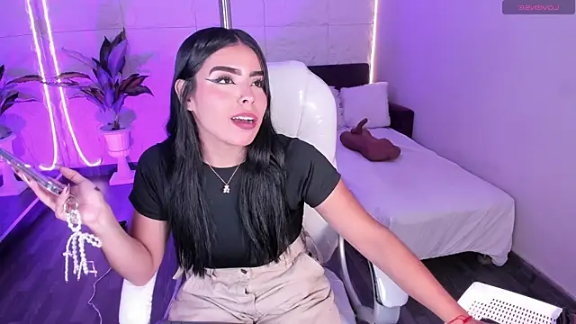 LovelyEyesx online show from December 2025 05:10:02 PM