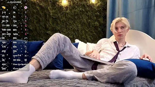 fiachand online show from November 2025 09:13:02 PM