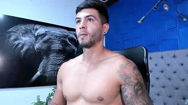 andres-clark92 online show from November 2025 05:35:01 PM