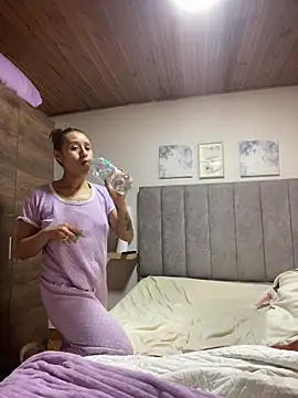 Snapshot of juliana-mancini chatting on November 2025 05:02:01 PM juliana-mancini online show from November 2025 05:02:01 PM