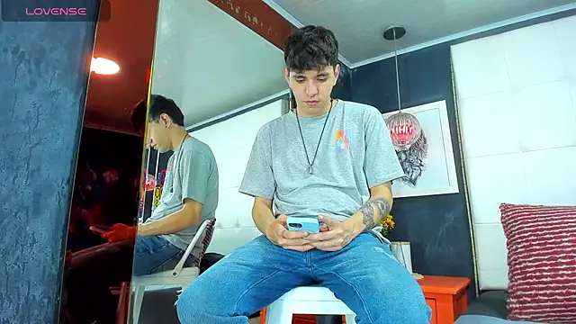 Matteo12  online show from September 2025 04:05:01 AM