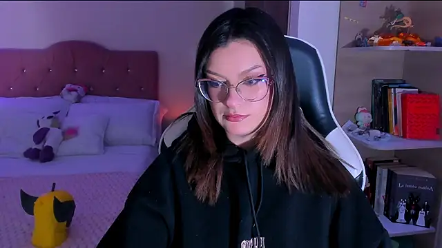 OphelianaRose33 online show from February 2026 07:43:02 PM