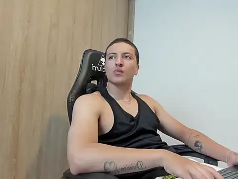 Snapshot of broly_becker chatting on October 2025 12:31:01 AM broly becker online show from October 2025 12:31:01 AM