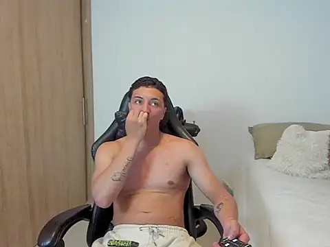 Snapshot of broly_becker chatting on November 2025 02:34:01 AM broly becker online show from November 2025 02:34:01 AM