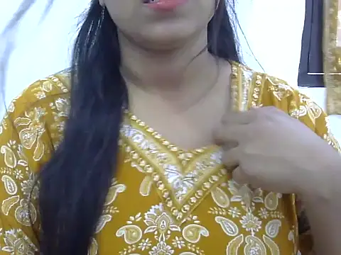 Snapshot of LIYO_ chatting on September 2025 06:05:02 AM LIYO online show from September 2025 06:05:02 AM