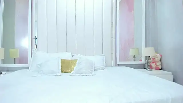 luna hot ass online show from June 2026 08:18:01 PM