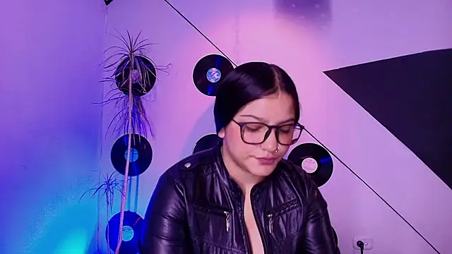 Lilith and Khloe online show from March 2026 11:25:02 AM