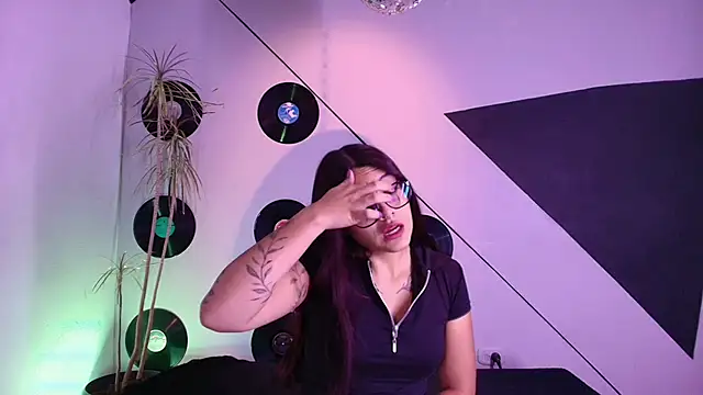 Lilith and Khloe online show from March 2026 11:26:02 AM