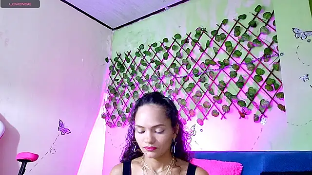 Snapshot of Karen_Ariass chatting on May 2026 01:39:01 PM Karen Ariass online show from May 2026 01:39:01 PM