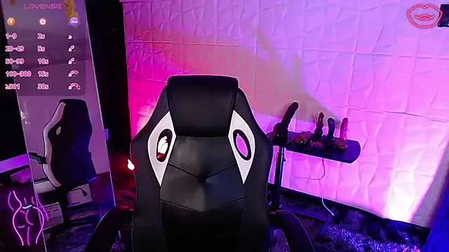 Snapshot of violetjane chatting on September 2025 05:13:02 PM violetjane online show from September 2025 05:13:02 PM