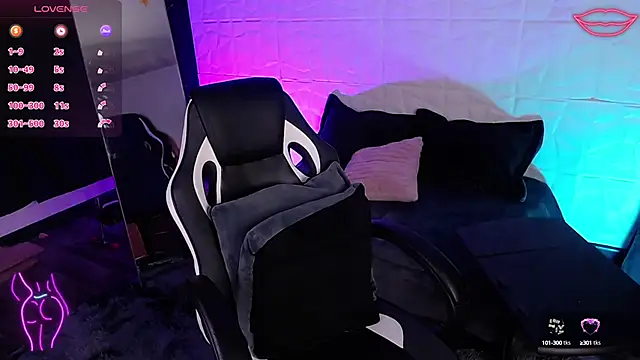 Snapshot of violetjane chatting on September 2025 01:57:02 PM violetjane online show from September 2025 01:57:02 PM