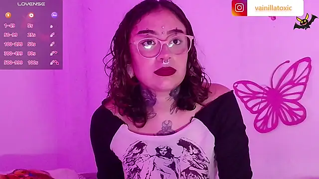 Snapshot of vainilla_doll chatting on November 2025 04:50:01 PM vainilla doll online show from November 2025 04:50:01 PM
