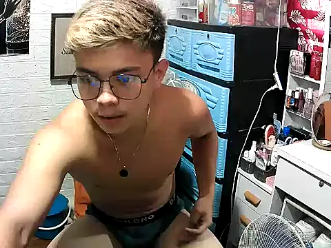 Snapshot of Pinoy_slutcummer69 chatting on December 2025 07:14:02 AM Pinoy slutcummer69 online show from December 2025 07:14:02 AM