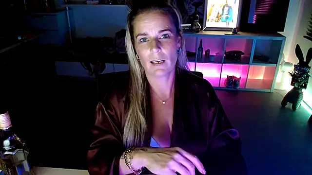 Snapshot of Mrs-Aurora chatting on October 2025 12:55:02 AM Mrs-Aurora online show from October 2025 12:55:02 AM