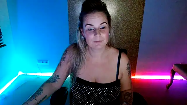 Mrs-Aurora online show from December 2025 07:33:02 PM