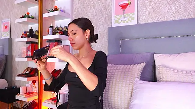 Sofy Bradd online show from February 2026 07:31:02 AM