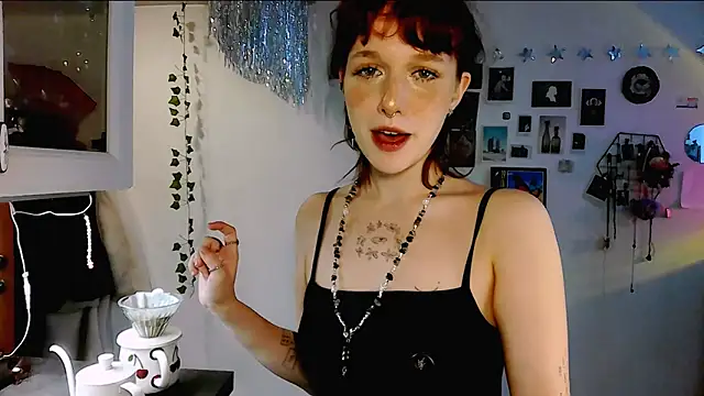 LeelooYolo online show from April 2026 03:48:02 PM