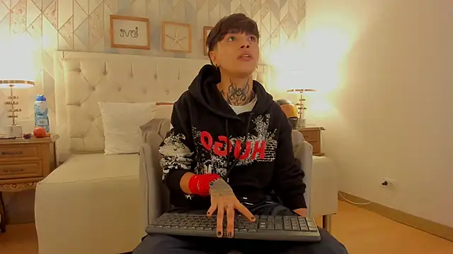 Snapshot of b3k_afrodict chatting on October 2025 01:22:01 PM b3k afrodict online show from October 2025 01:22:01 PM