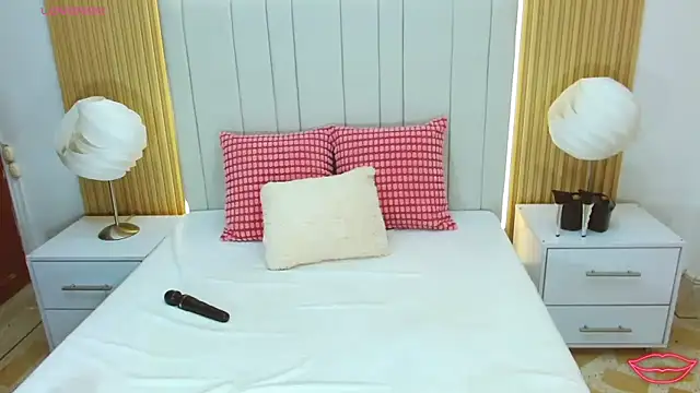 WildScarlet online show from October 2025 12:46:01 PM