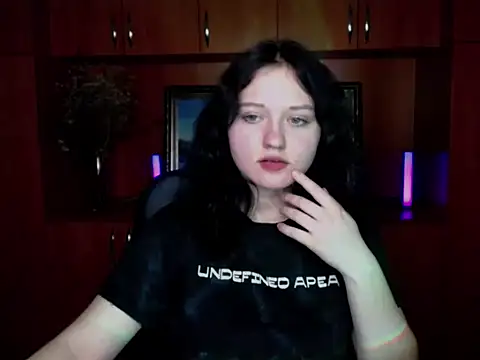 LadyAlice  online show from November 2025 07:14:01 PM