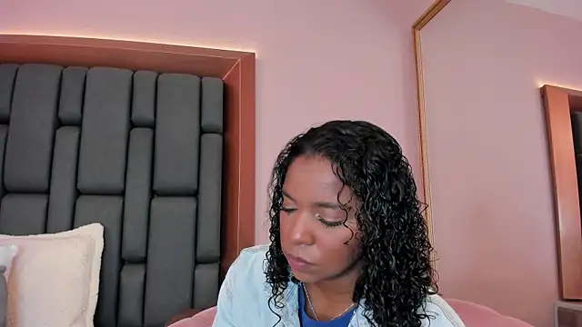 LisaMendez online show from September 2025 08:31:02 PM