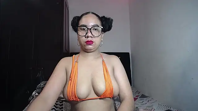 Snapshot of Kristynsmith chatting on September 2025 10:31:01 PM Kristynsmith online show from September 2025 10:31:01 PM