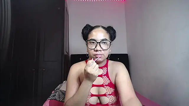 Snapshot of Kristynsmith chatting on September 2025 04:03:01 AM Kristynsmith online show from September 2025 04:03:01 AM