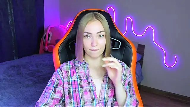 Snapshot of LaraKrein_lk chatting on October 2025 04:19:01 PM LaraKrein lk online show from October 2025 04:19:01 PM