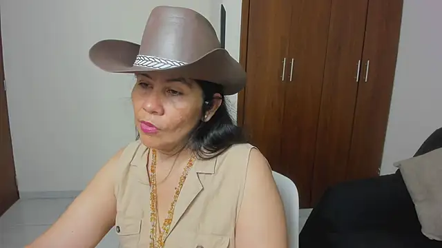 kiraGeiner online show from May 2026 01:12:01 AM