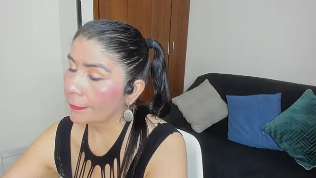kiraGeiner online show from July 2026 11:17:02 AM