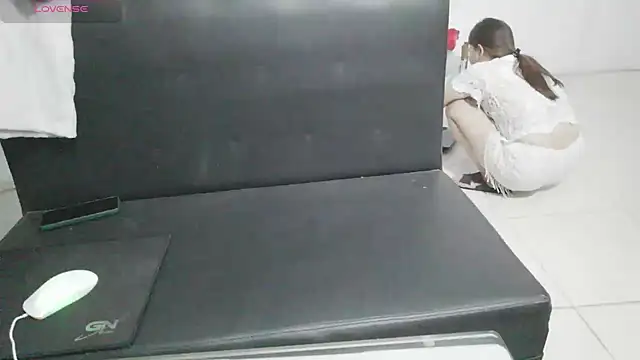 Snapshot of Owe_chan chatting on October 2025 01:10:01 PM Owe chan online show from October 2025 01:10:01 PM