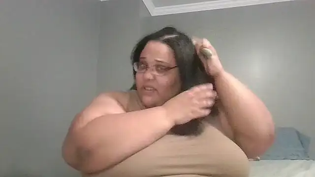 Snapshot of SexyBBW10790 chatting on July 2026 11:06:01 AM SexyBBW10790 online show from July 2026 11:06:01 AM