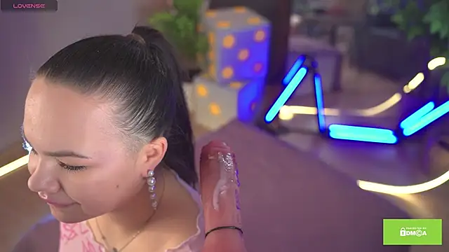 Snapshot of bllowwoww chatting on November 2025 08:13:01 AM bllowwoww online show from November 2025 08:13:01 AM