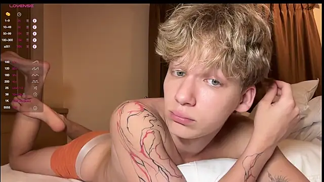 Snapshot of walter_cute chatting on April 2026 07:00:01 PM walter cute online show from April 2026 07:00:01 PM