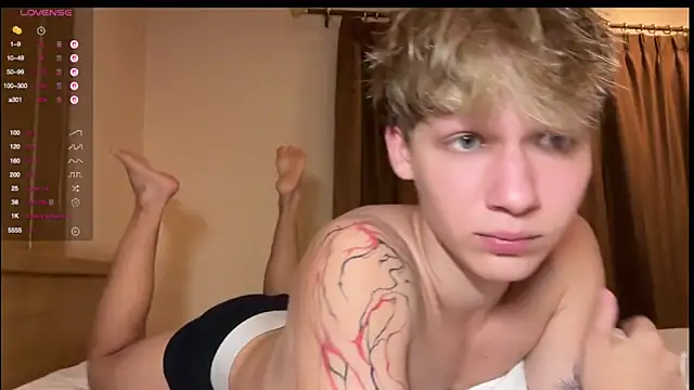 Snapshot of walter_cute chatting on April 2026 06:05:01 PM walter cute online show from April 2026 06:05:01 PM