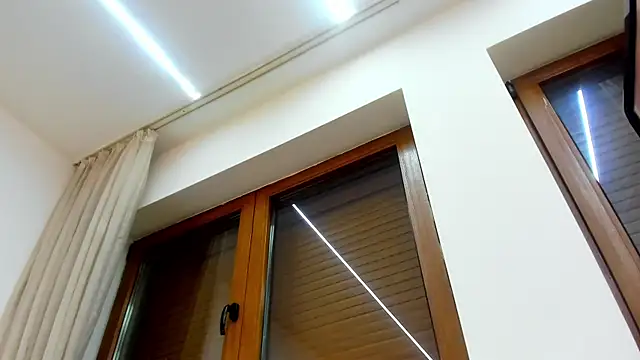 Anyssia online show from November 2025 06:28:02 PM