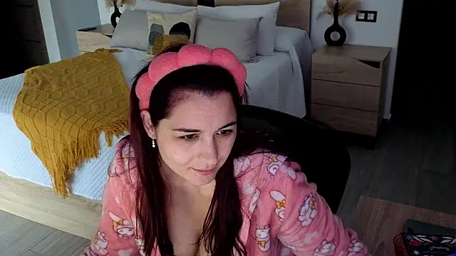 Snapshot of morninglorytv chatting on March 2026 07:03:02 AM morninglorytv online show from March 2026 07:03:02 AM