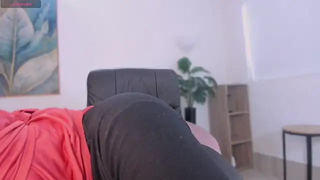 Snapshot of yasmin_elite chatting on April 2026 02:03:02 PM yasmin elite online show from April 2026 02:03:02 PM