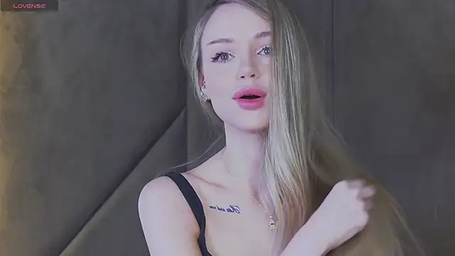 Snapshot of MarilynNova chatting on June 2026 05:36:02 AM MarilynNova online show from June 2026 05:36:02 AM