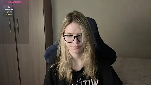 Snapshot of KatanaSVibe chatting on December 2025 03:09:02 PM KatanaSVibe online show from December 2025 03:09:02 PM