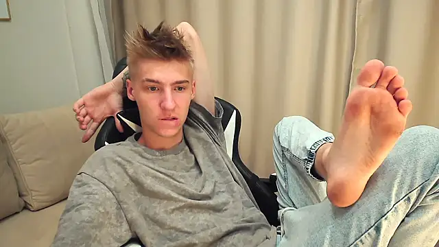 Snapshot of MrSexyCum4U chatting on September 2025 11:54:01 AM MrSexyCum4U online show from September 2025 11:54:01 AM