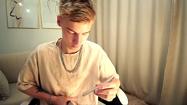 Snapshot of MrSexyCum4U chatting on September 2025 01:42:01 AM MrSexyCum4U online show from September 2025 01:42:01 AM