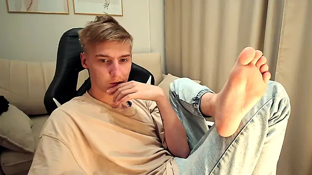 Snapshot of MrSexyCum4U chatting on September 2025 08:58:02 PM MrSexyCum4U online show from September 2025 08:58:02 PM